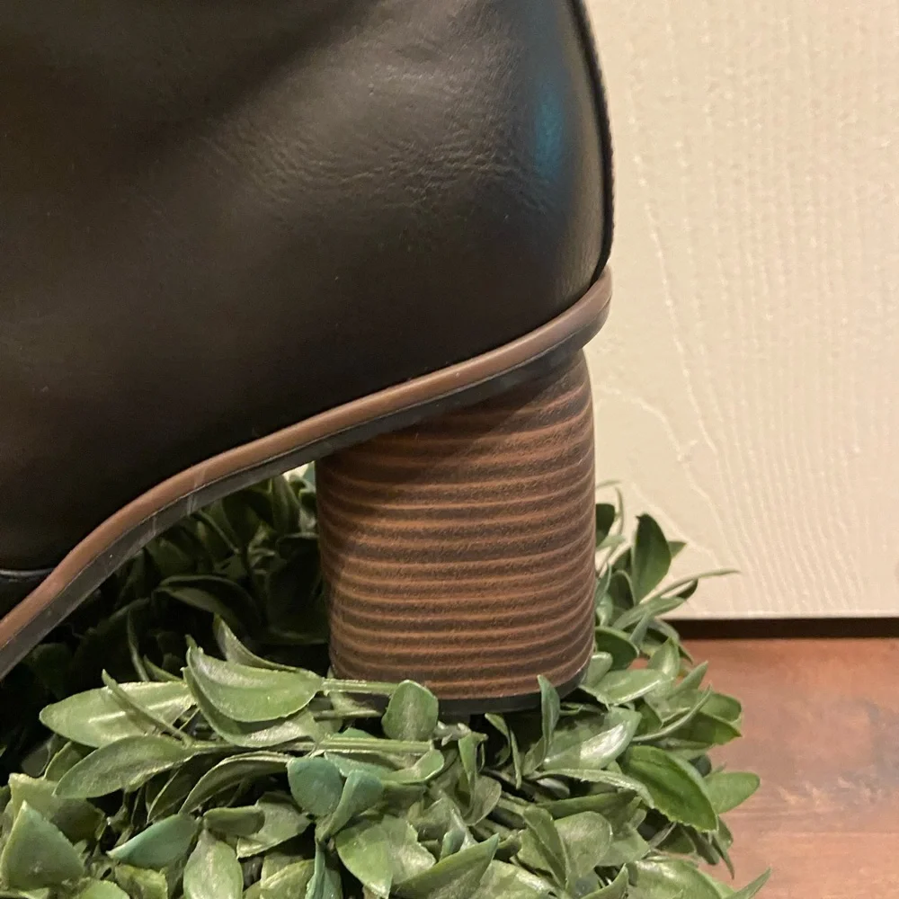 Korks Women's Destiny Block Heel Bootie Sz 11 Brown Ankle Boot Brown Zip Close